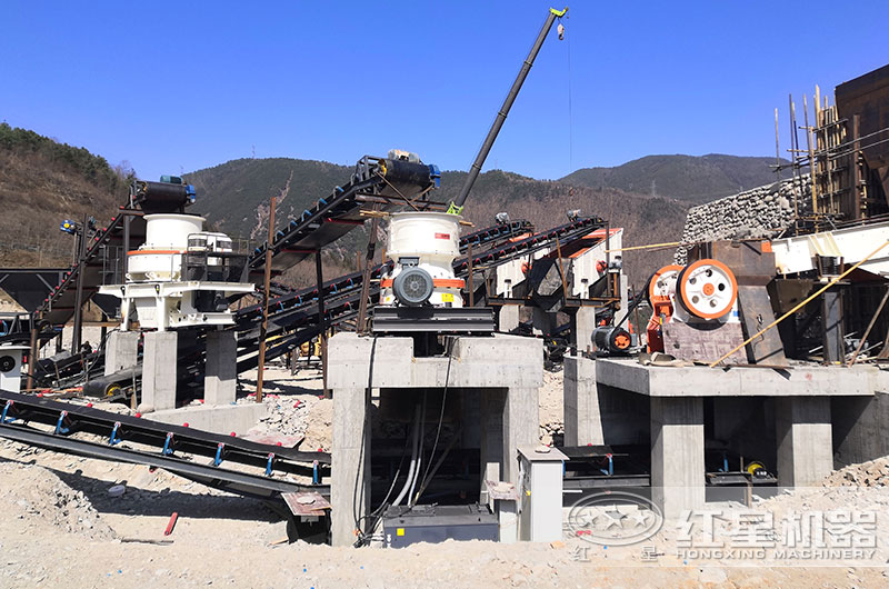 沙石粉碎機生產現(xiàn)場